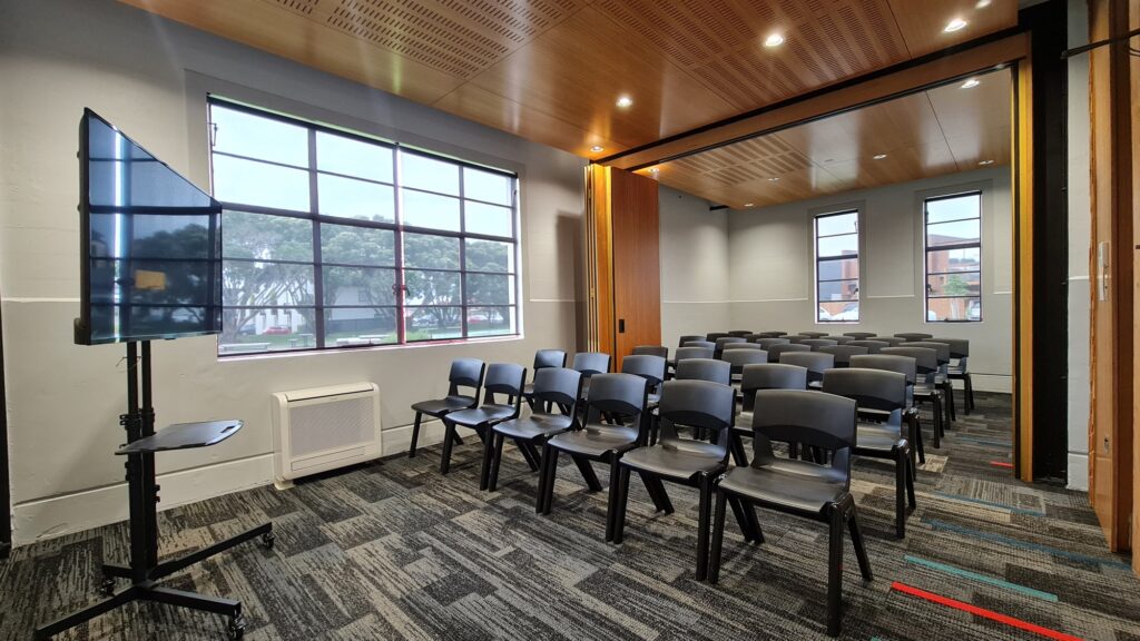 combines Iroquois & Sioux Rooms)