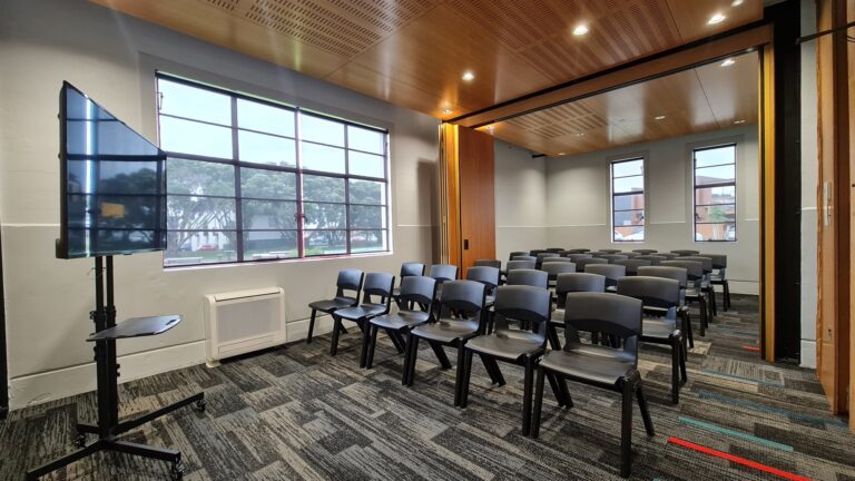 combines Iroquois & Sioux Rooms)